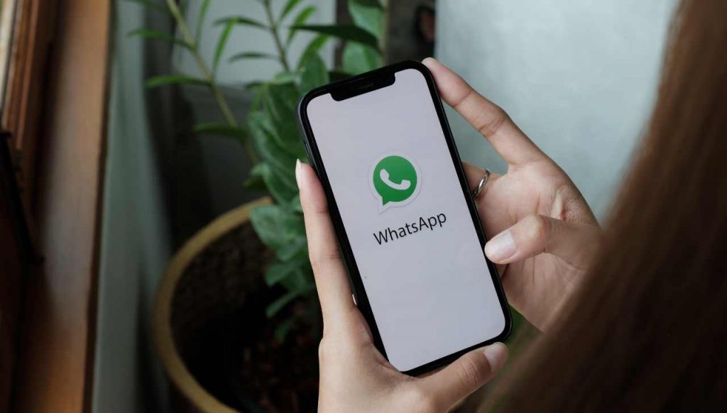 Come nascondere le tue info ai contatti WhatsApp indesiderati