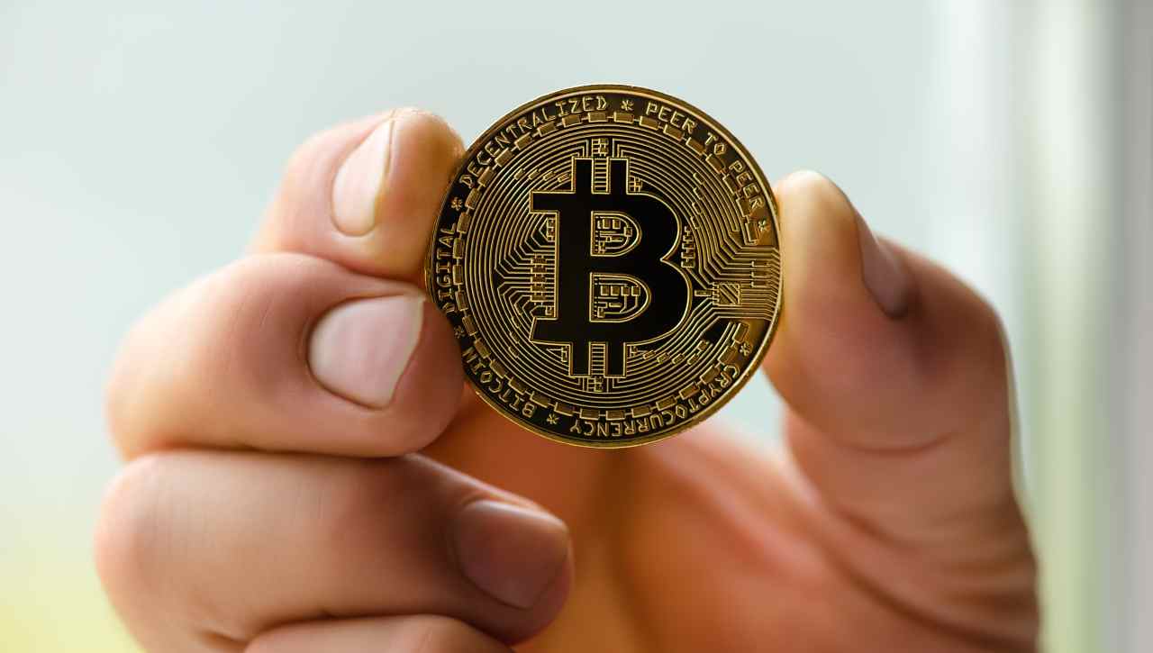 Scarseggiano i Bitcoin: estratti già 19 dei 21 milioni, ma i restanti due non saranno facili da ottenere