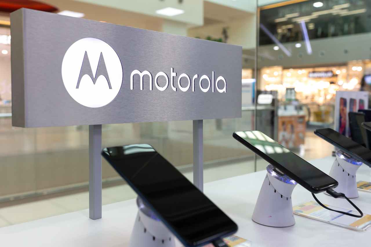 Motorola smartphone 20220504 cell