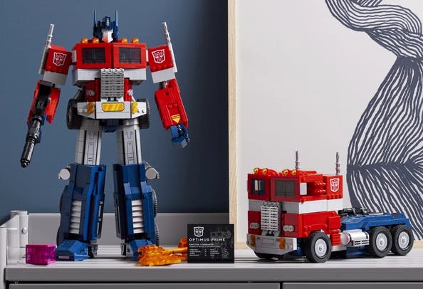 Optimus Prime atterra nel mondo LEGO - 160522 www.computermagazine.it