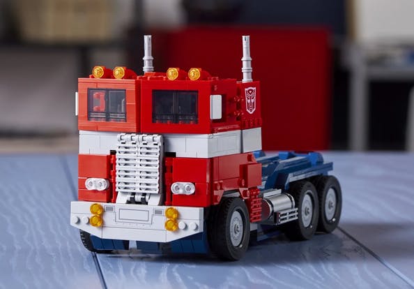 Optimus Prime atterra nel mondo LEGO - 160522 www.computermagazine.it