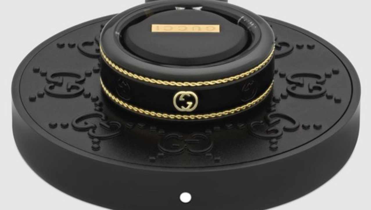 Gucci entra nel mondo tech, con uno smartring: quanto costa e quali funzioni ha?