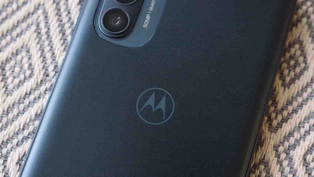 Motorola al lavoro sul prossimo top di gamma: arriva la conferma della fotocamera Samsung da 200 Mpx