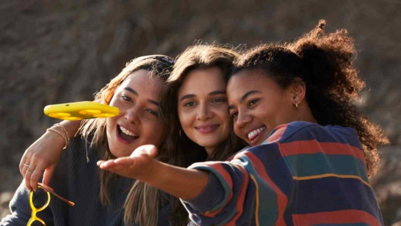 Da Snapchat arriva una piccola grande gioia: Pixy, il selfie drone che fa video e foto