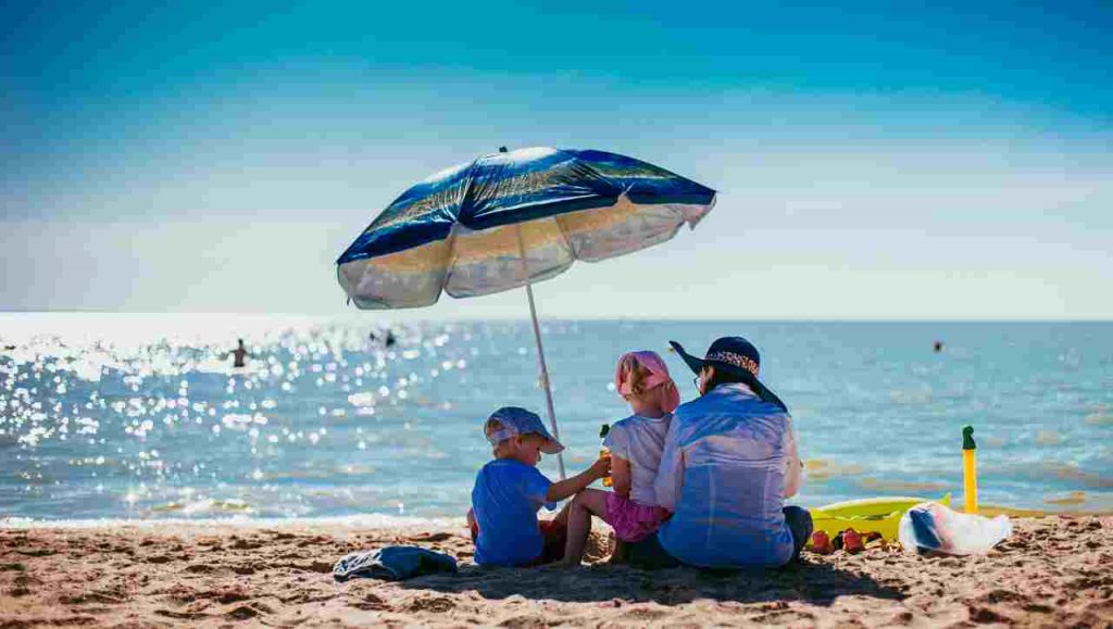 Vuoi prenotare l'ombrellone e il lettino per la spiaggia? Facile, fallo online