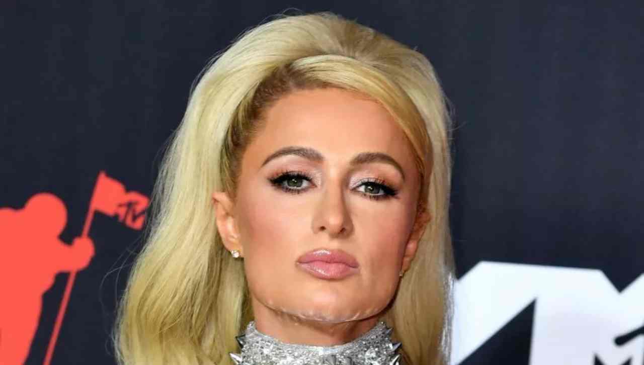 "Torna Paris Hilton e vuole il titolo di ""regina di Meta"""