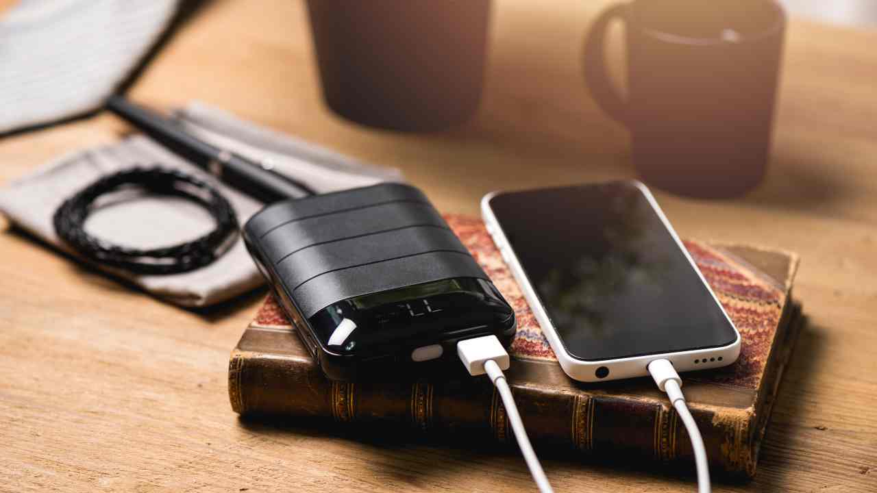 Power Bank, ecco come evitare che espodano e facciano feriti, come accaduto in una scuola di recente