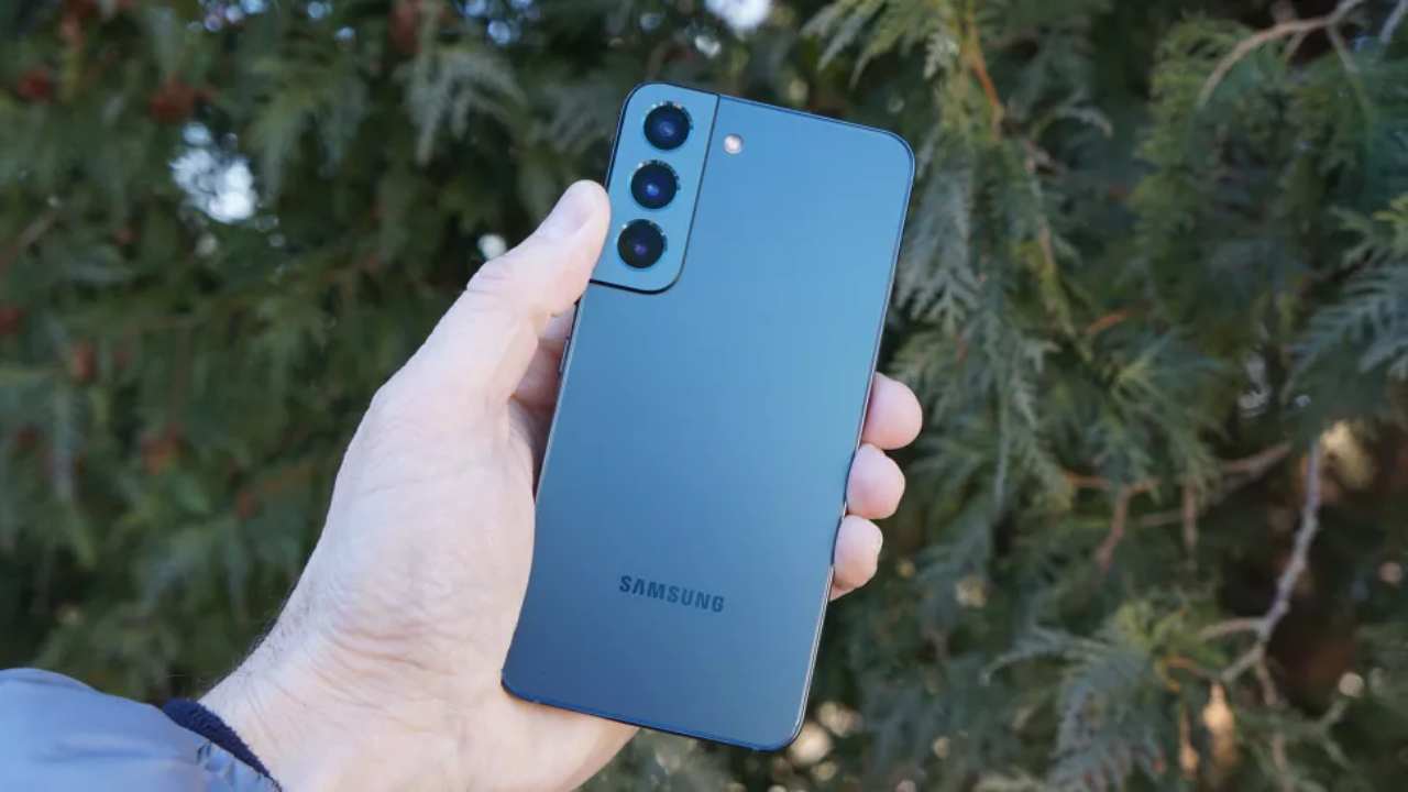 Novità da Samsung, è pronto al debutto il Galaxy S22 Bora Purple: ecco quando e dove acquistarlo