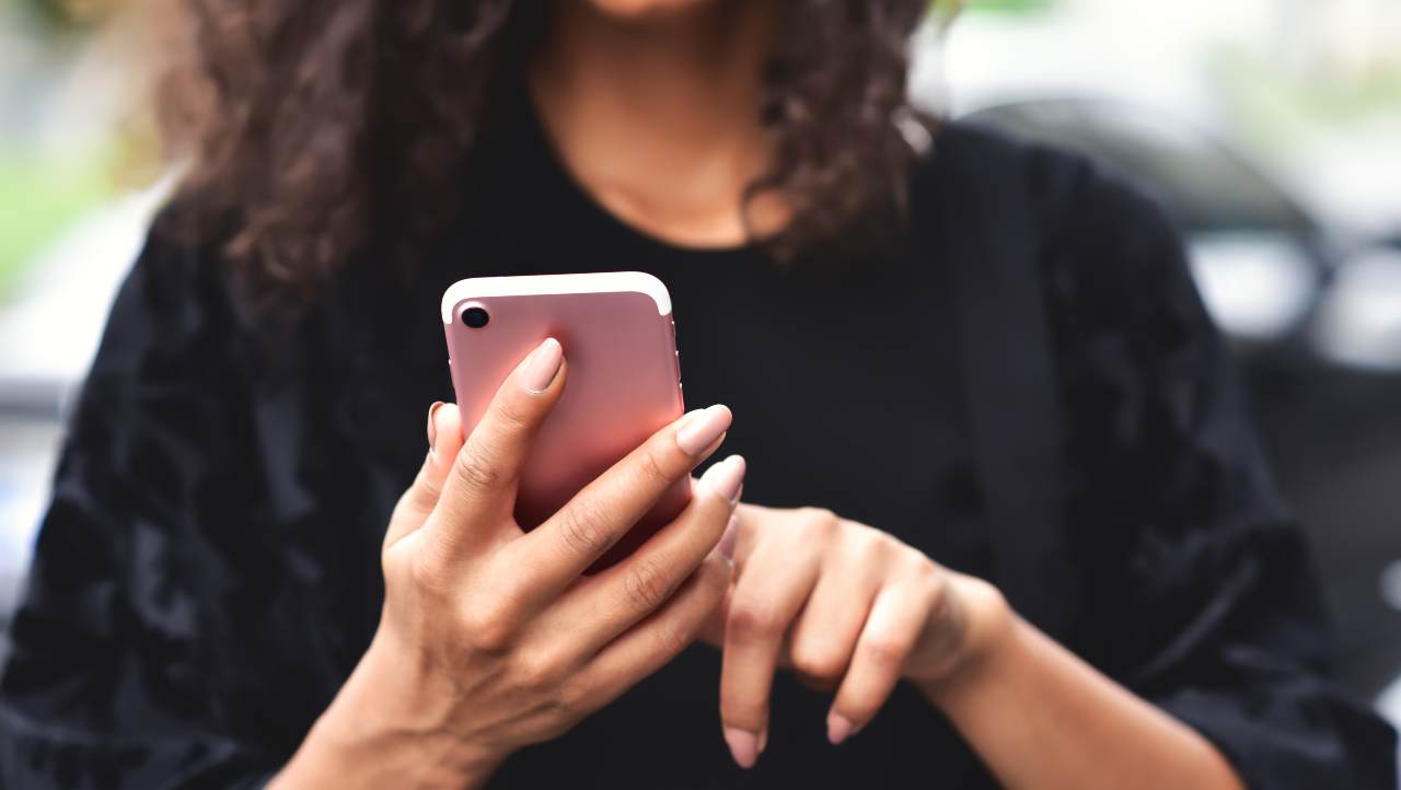 Come usare il tuo iPhone per spiare le conversazioni altrui?