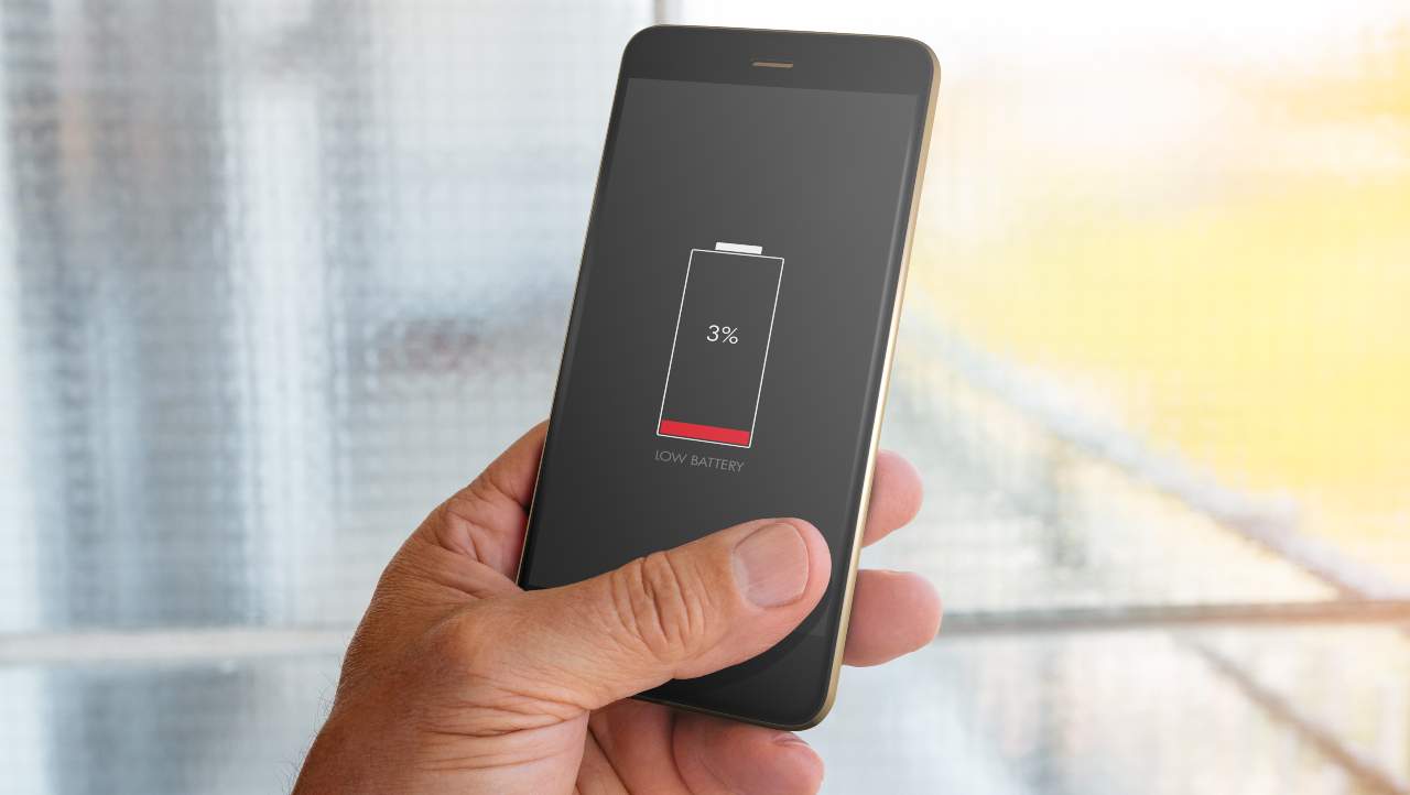 Gli smartphone hanno una modalità segreta per risparmiare molta batteria: eccola
