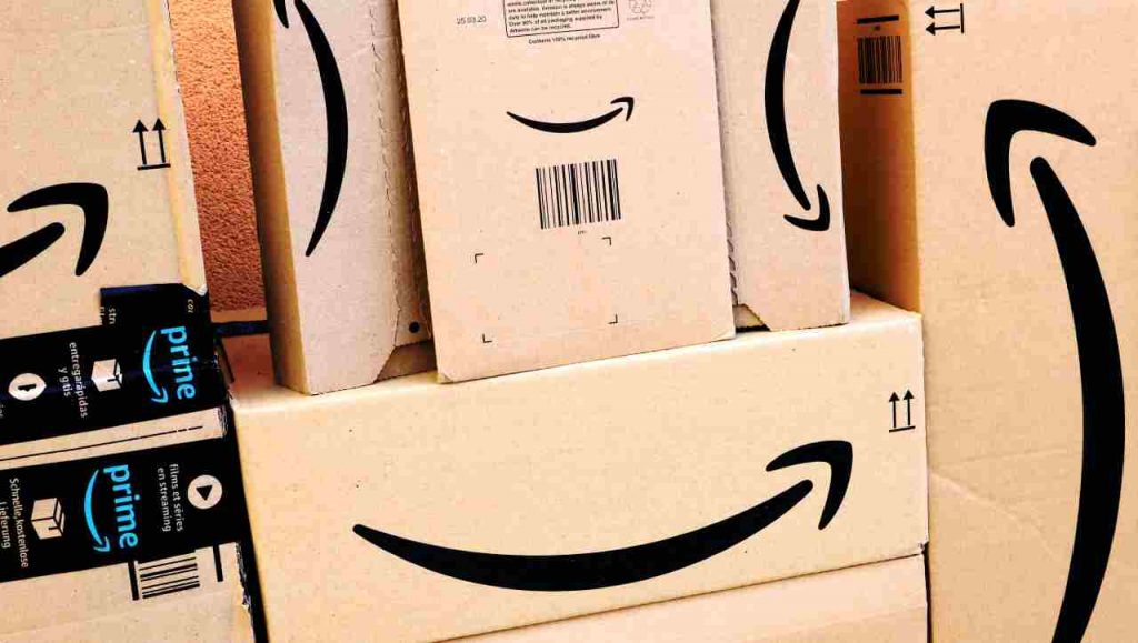 Amazon nuovamente sotto schiaffo della truffa del finto regalo: colpite già 10.000 persone, ritorna per mieterne nuove