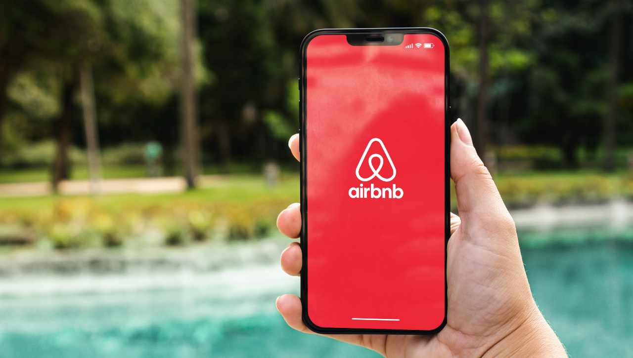 Airbnb (non) fa fare feste: La nuova AI capisce quando prenoti per vacanza o per fare un party
