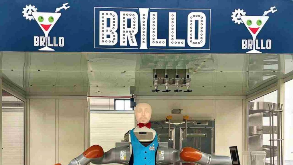 Arriva Brillo, il robot-barista italiano che prepara caffè, cocktail e parla con i clienti ricordasi chi sei e cosa ti piace