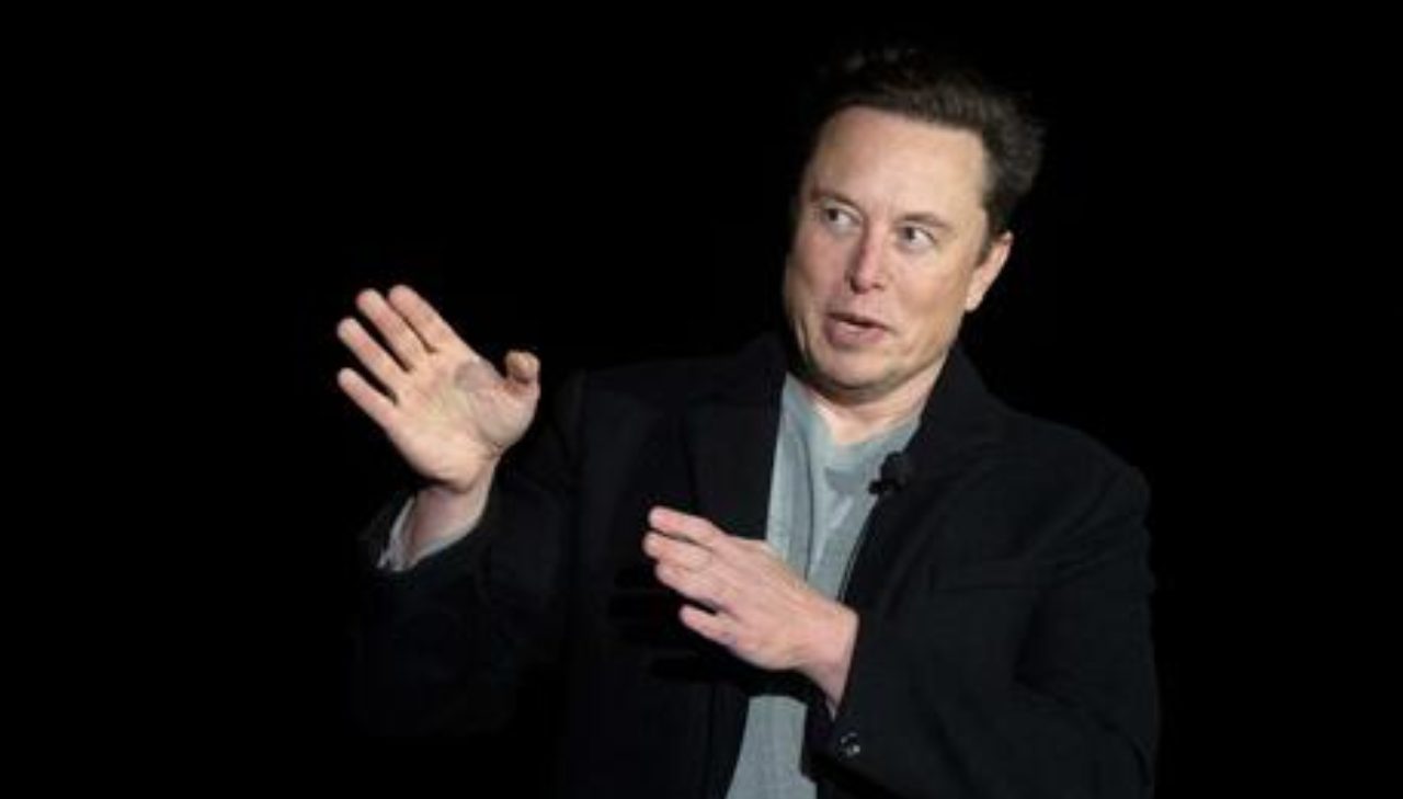 Elon Musk tifa e compra il Manchester United: la notizia fa inpazzire il Web prima della smentita ufficiale