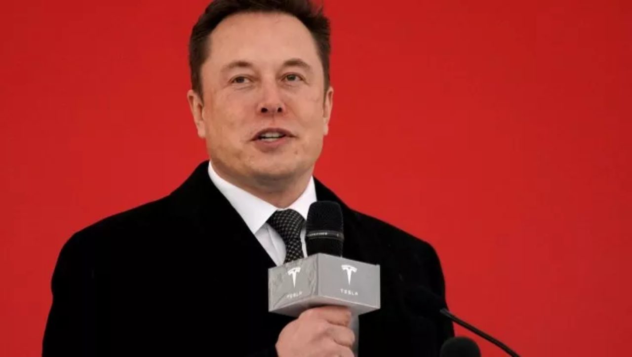 Elon Musk tifa e compra il Manchester United: la notizia fa inpazzire il Web prima della smentita ufficiale