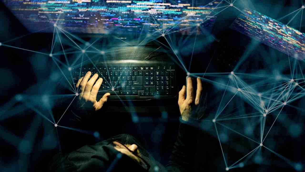 Hacker cinese sfrutta falla nel tracciamento dei dati Covid-19 per sottrarre dati agli utenti: è allarme