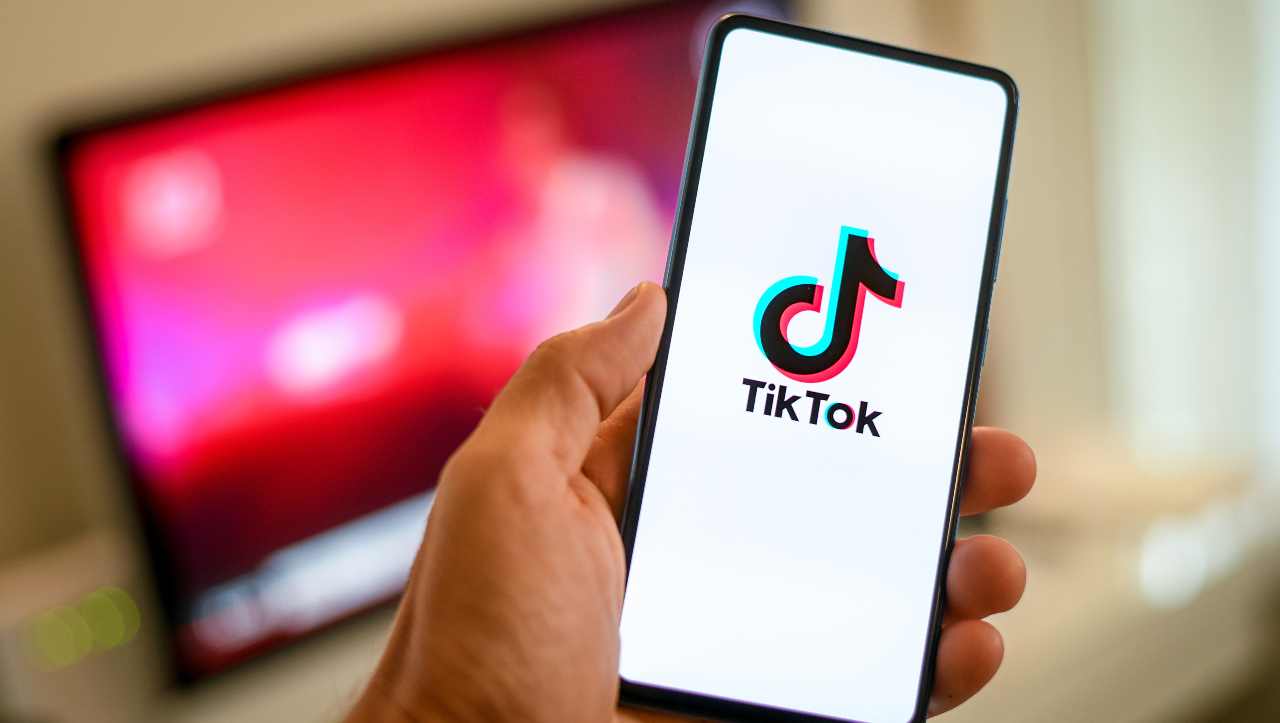 Su TikTok dilaga l'allarme per il "virus dell'estate", una sorta di malattia che ha fatto già molte vittime