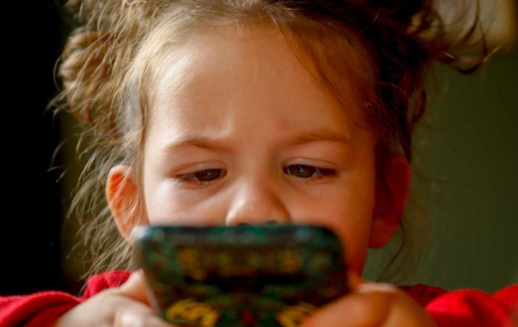 Bambini Smartphone ComputerMagazine.it 5 Settembre 2022