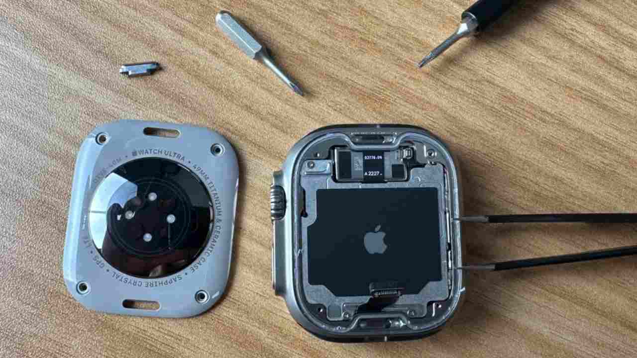 Teardown Apple Watch Ultra ComputerMagazine.it 25 Settembre 2022