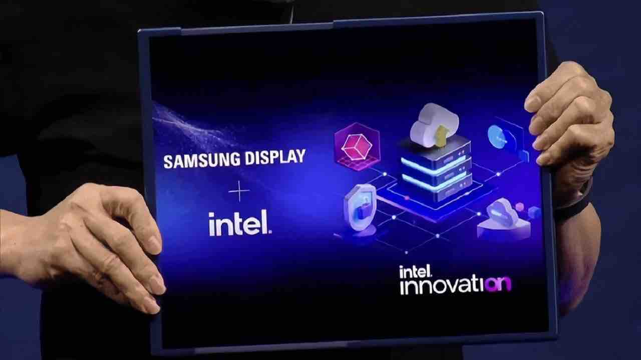 Intel e Samsung danno vita al loro display allungabile - 28922 www.computermagazine.it