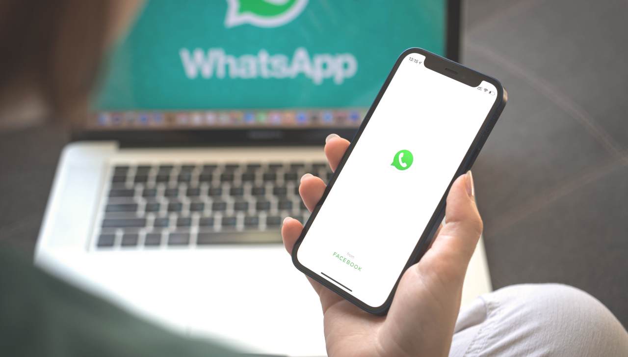 WhatsApp lancia l'allarme: dispositivi iOS e Android in pericolo, bisogna aggionarli subito, ecco perchè