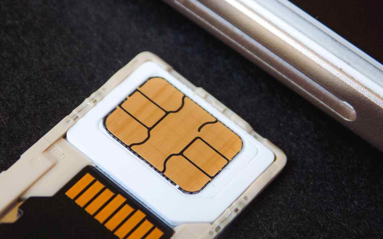 Apple SIM Card Tramonto ComputerMagazine.it 4 Ottobre 2022