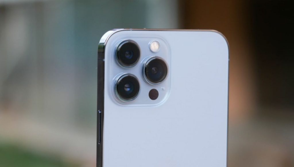 Novità da Apple, addio tasti fisici: l'iPhone 15 Pro sarà totalmente digitalizzato