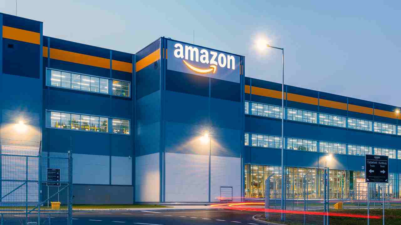 Amazon "mette in piedi" sui micro-magazini: sono green e già presenti in 4 città italiane