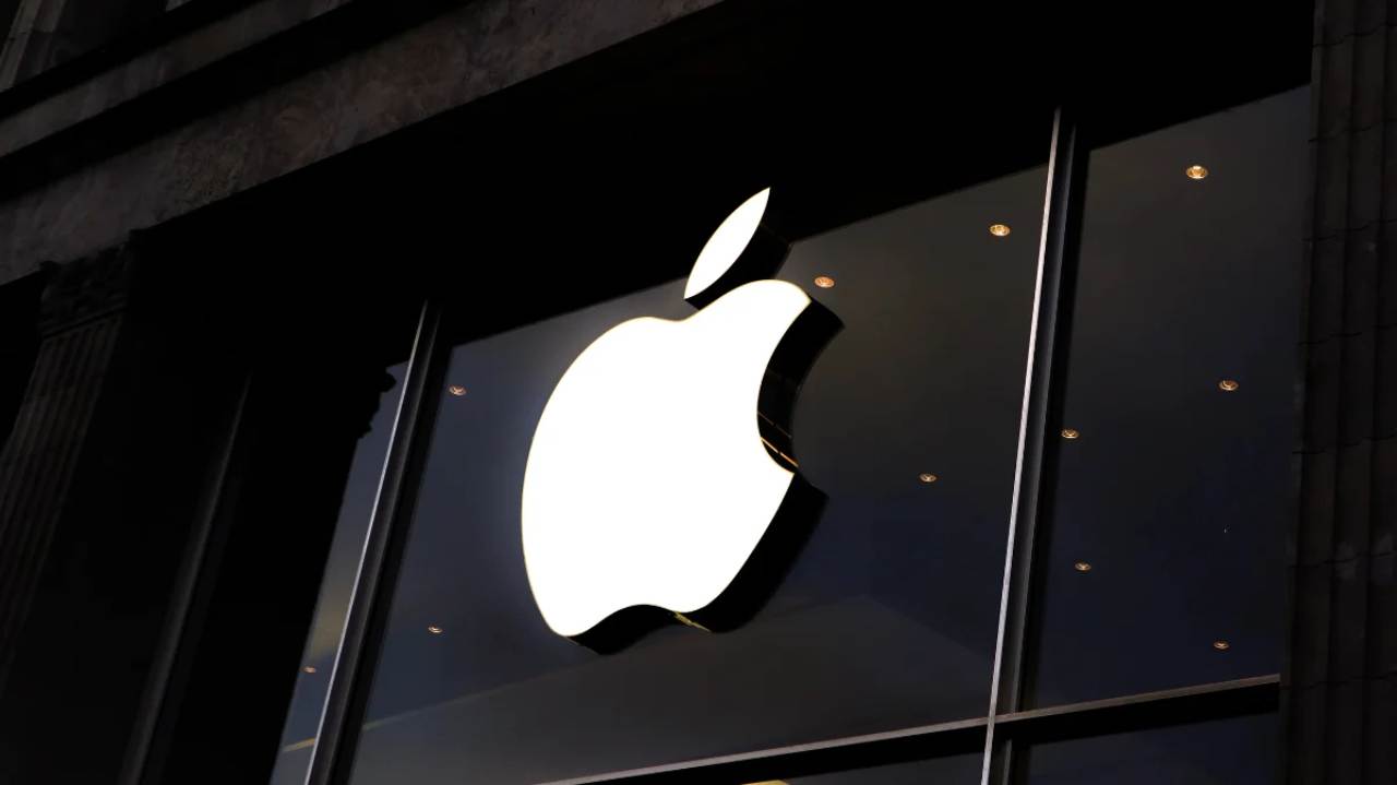 Apple è diventata inarrivabile, ora vale tanto quanto tre famose società, tra cui anche Amazon