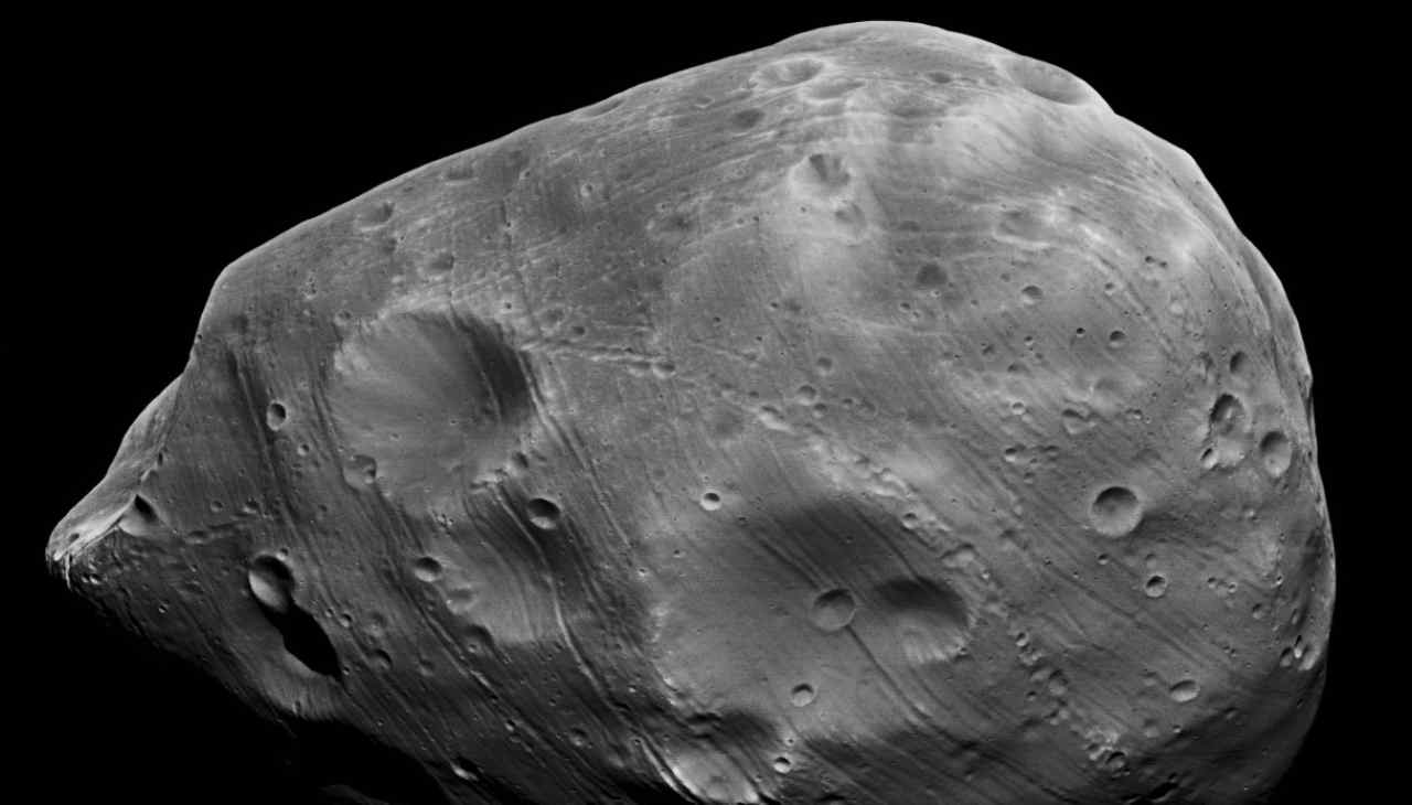 Phobos è l'ultima scoperta fatta su Marte, gli scienziati non si sono mai avvicinati così tanto