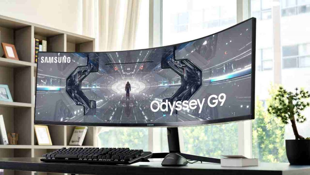 Un monitor ultrapanoramico, uno in 8K ed uno da gaming: Samsung li ha riuniti in uno spettacolare