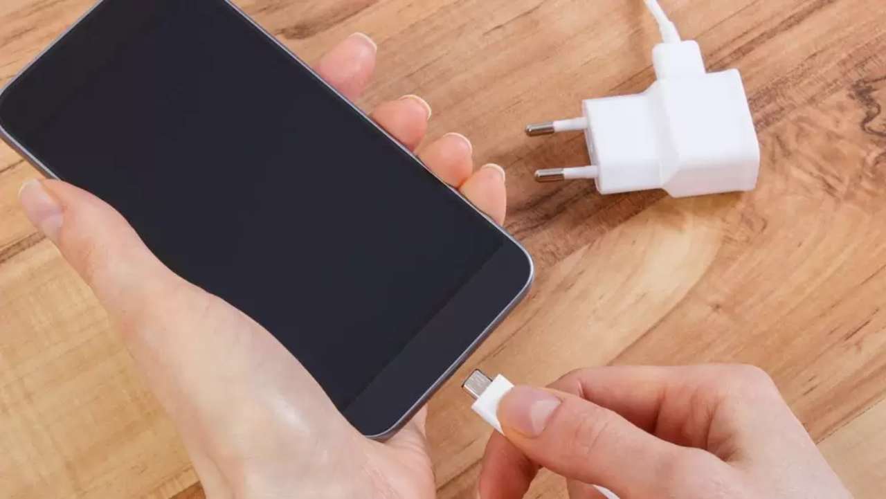 Smartphone e Tablet pesano molto in bolletta? Ecco quanto si consuma per ricaricarli