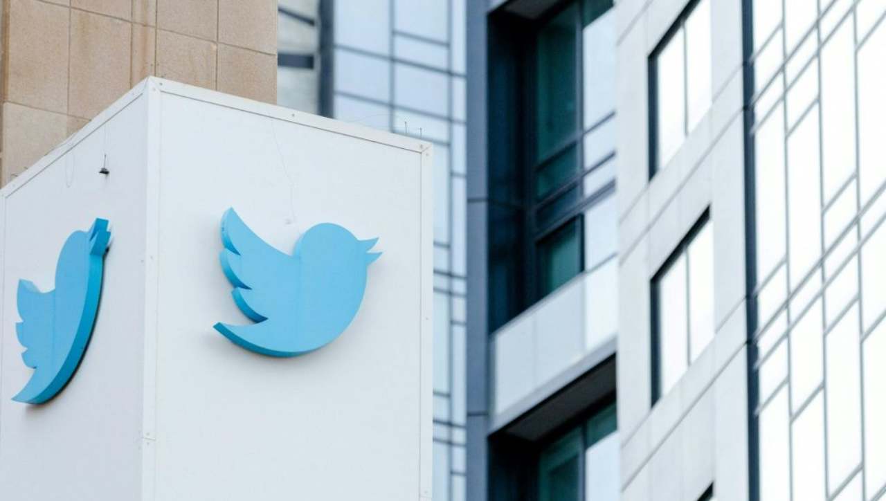 Twitter, il bollino blu sarà verificato: quest'app controlla gli utenti, niente più cheater