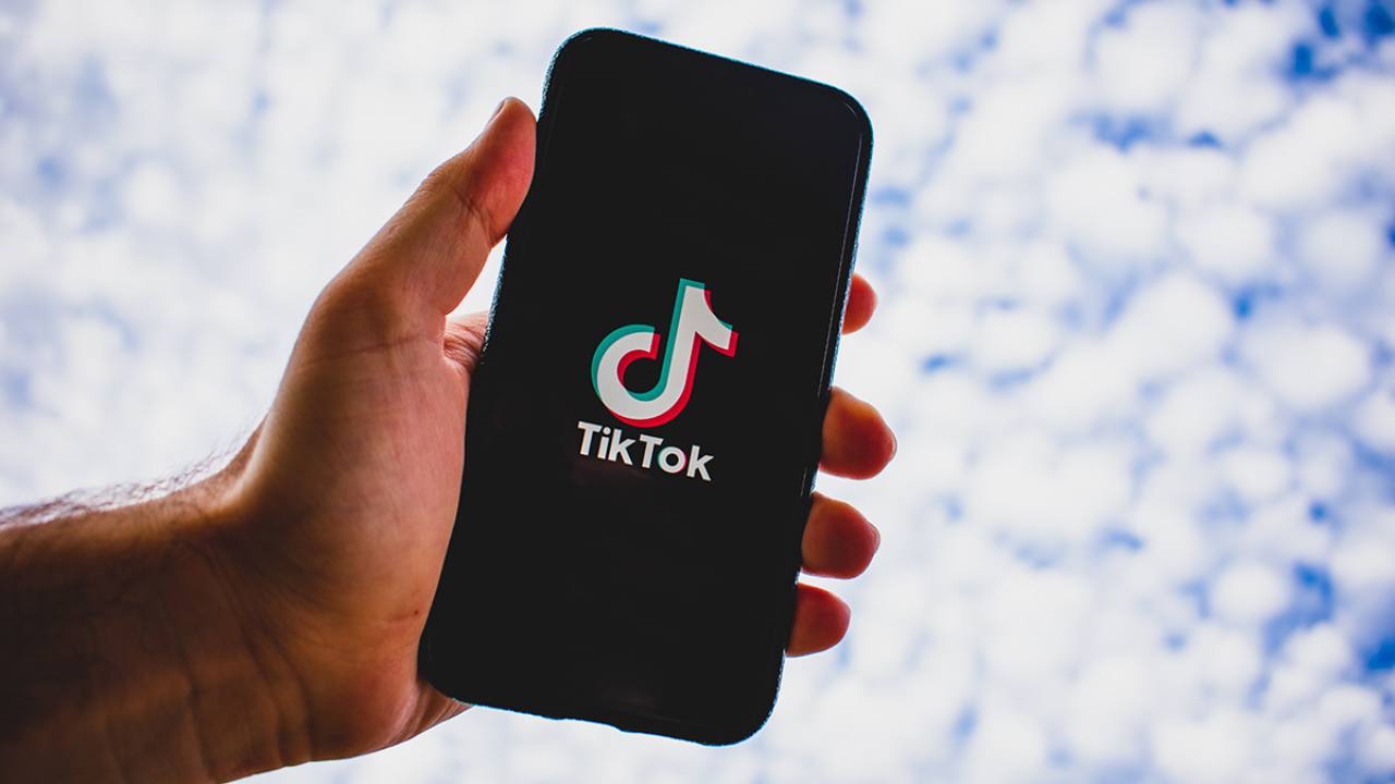 App Store e Google Play Store diranno addio a TikTok, cosa succede al social?