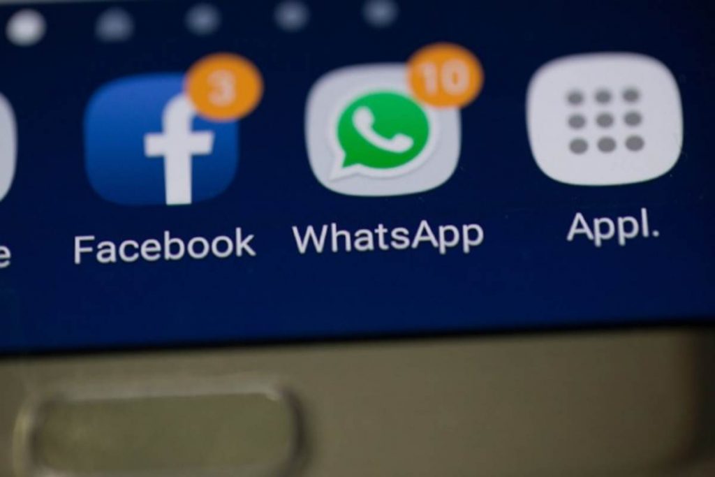 WhatsApp collegare Facebook