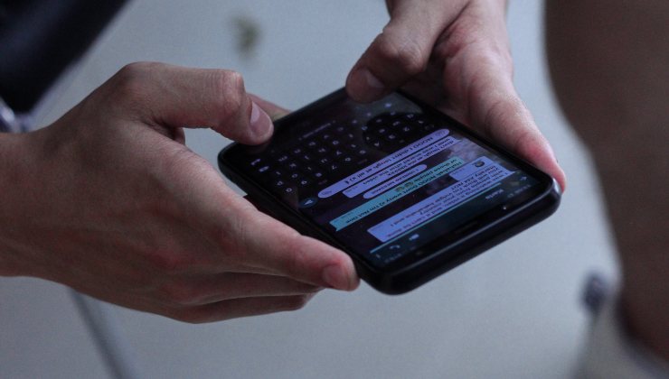 Leggere i messaggi eliminati su WhatsApp, esiste un trucco segreto