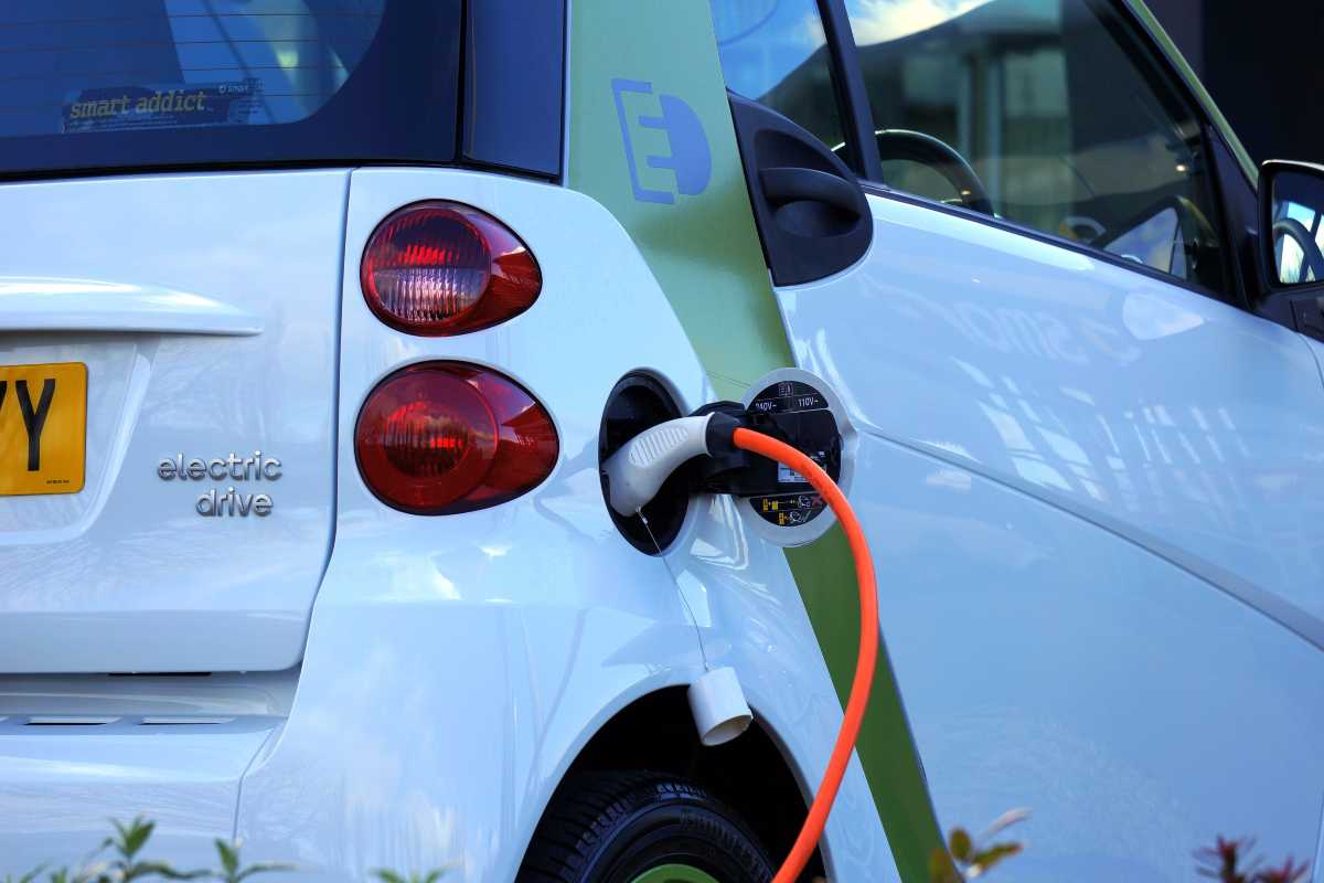 Aggiornamenti pessimi per i possessori di auto elettriche