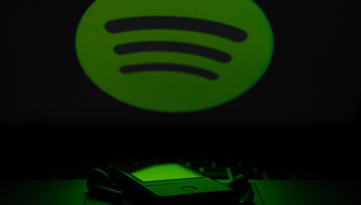 Spotify ha rimosso migliaia di brani creati con l'intelligenza artificiale