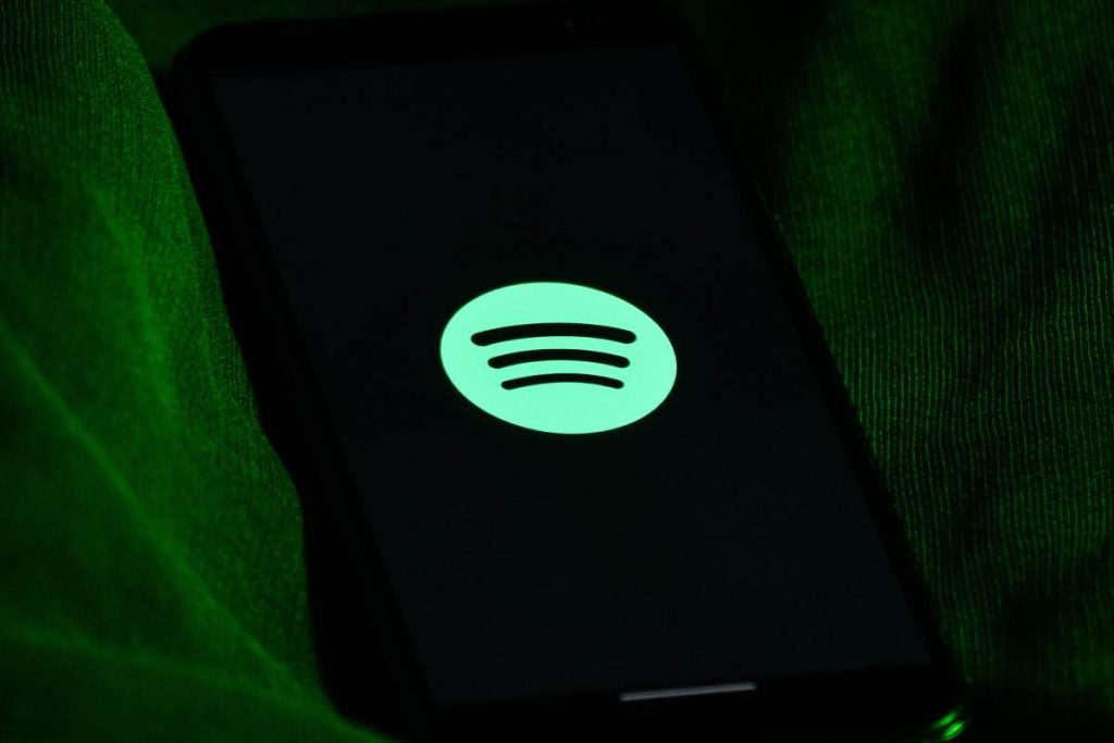 Spotify ha optato per la cancellazione immediata di migliaia di brani