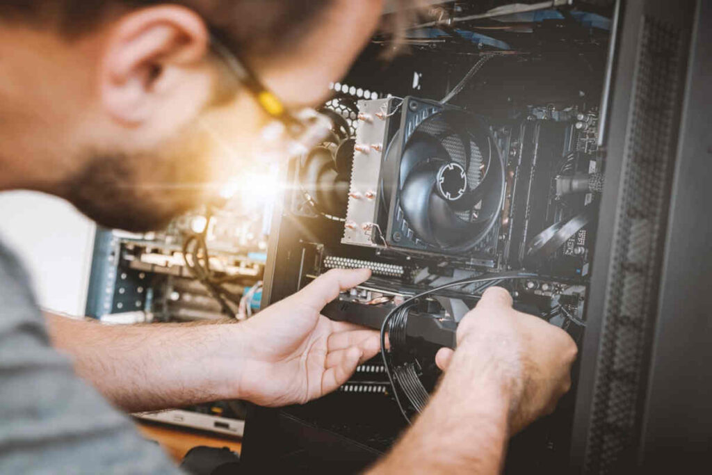 Assemblaggio di un PC con alimentatore